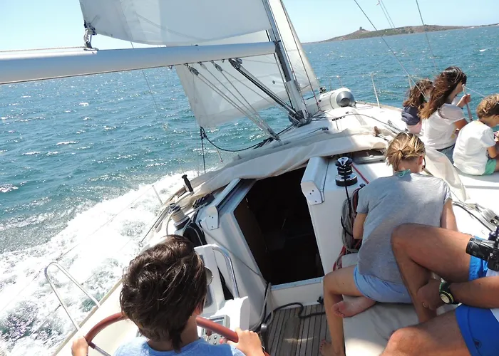 Boat & Sailing Torregrande Sinis Yachting Úszó hotel *