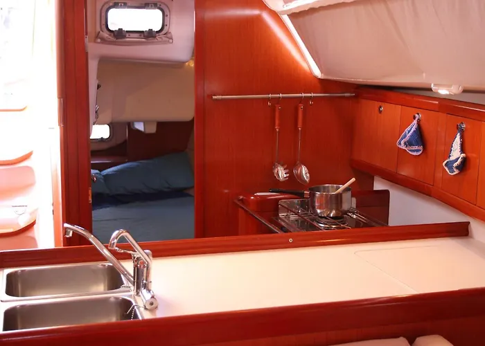 Boat & Sailing Torregrande Sinis Yachting * Oristano