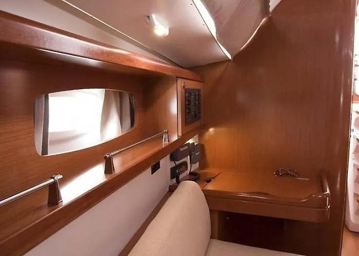 Boat & Sailing Torregrande Sinis Yachting *