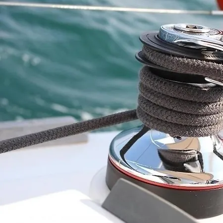Boat & Sailing Torregrande Sinis Yachting Bateau-hôtel