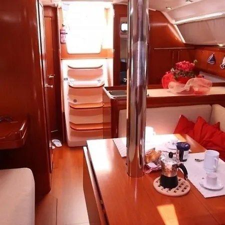Bateau-hôtel Boat & Sailing Torregrande Sinis Yachting *