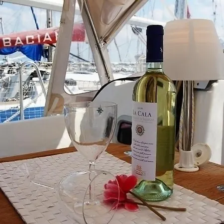 Boat & Sailing Torregrande Sinis Yachting Bateau-hôtel *