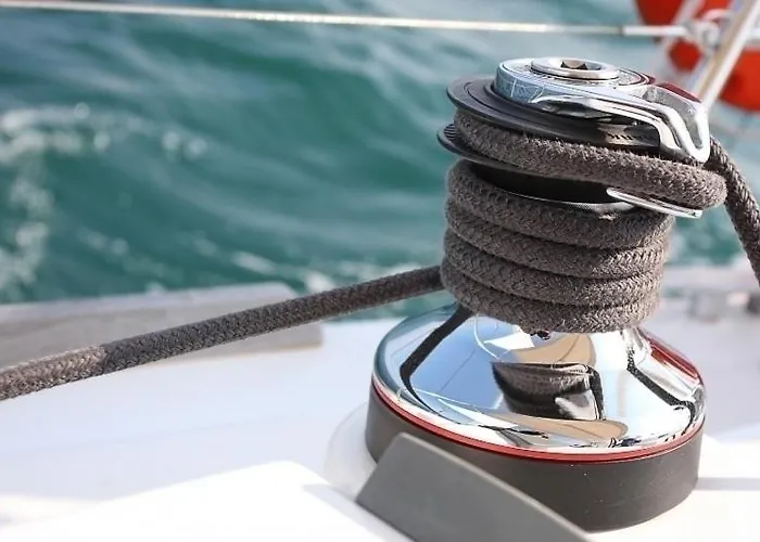 Boat & Sailing Torregrande Sinis Yachting Båthotell