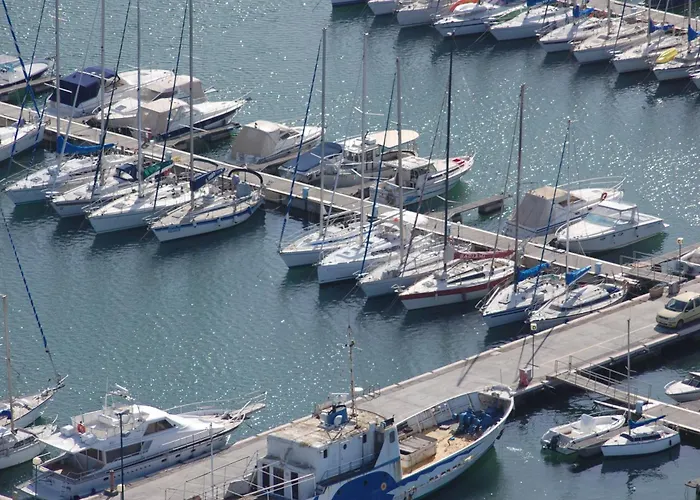 Boat & Sailing Torregrande Sinis Yachting Båthotell Oristano